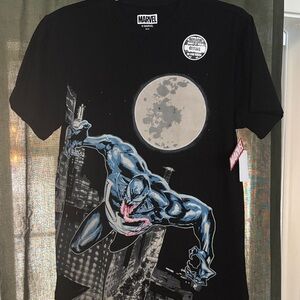 Marvel Black Venom Graphic Tee with Moon Print Glow in the Dark Size Medium NEW